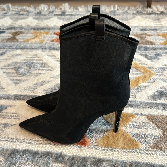 KARL LAGERFELD PARIS Clea Pointed-Toe Pull-On Booties NWOT! - Picture 5 of 9